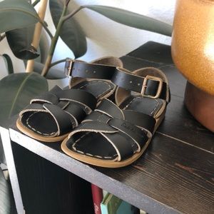 Saltwater sandals size 6